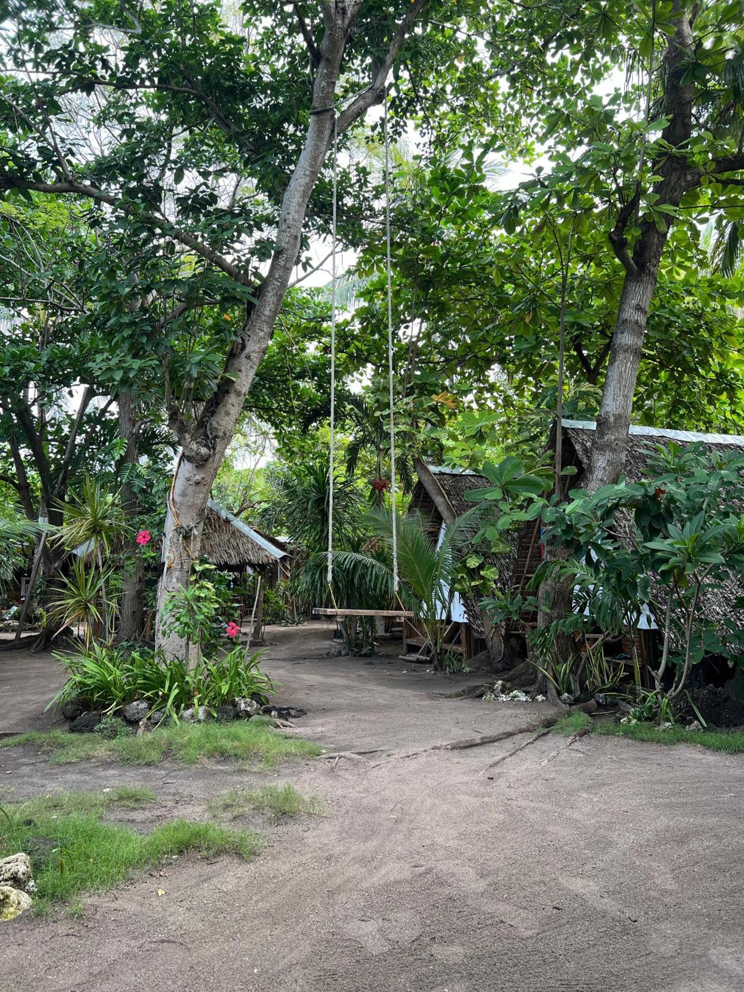 Georgia'S Neverland Hostel マラパスクア島 エクステリア 写真