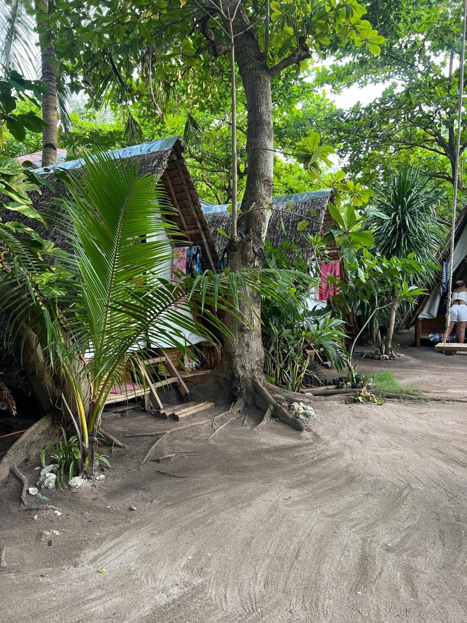 Georgia'S Neverland Hostel マラパスクア島 エクステリア 写真