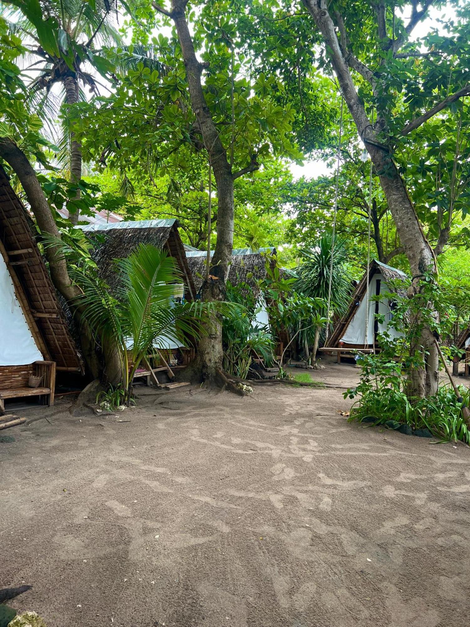Georgia'S Neverland Hostel マラパスクア島 エクステリア 写真