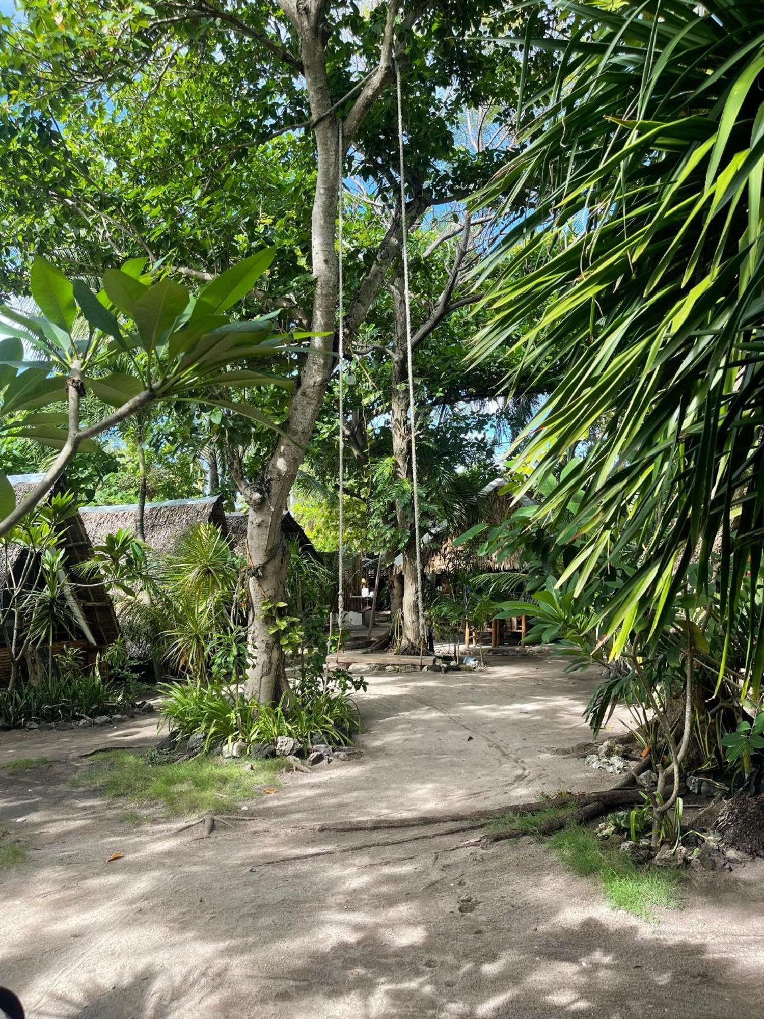 Georgia'S Neverland Hostel マラパスクア島 エクステリア 写真